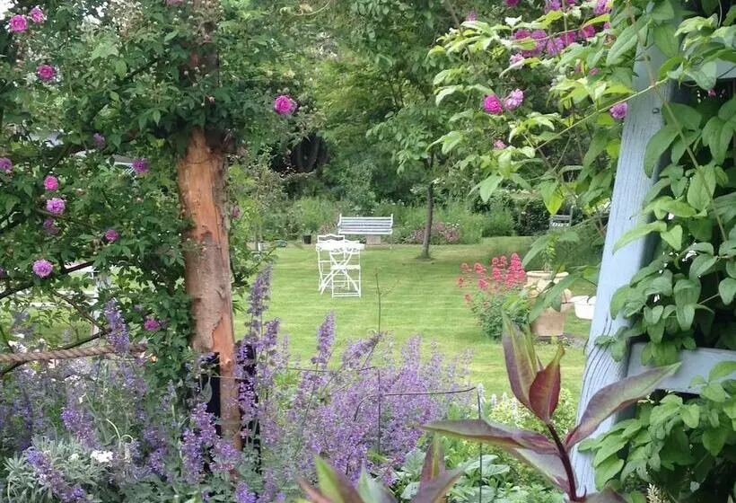 Majatalo St Ethelwolds House