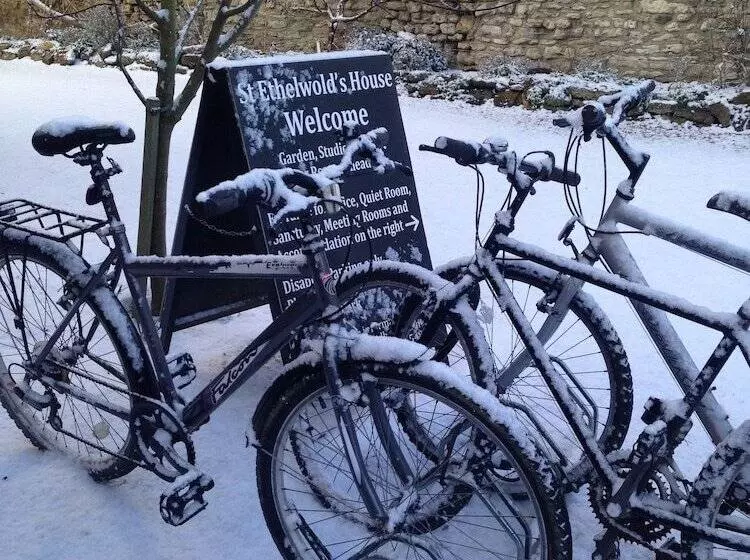 Majatalo St Ethelwolds House