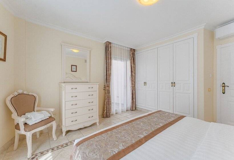 Flamingo Suites Boutique