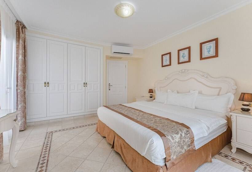 Flamingo Suites Boutique