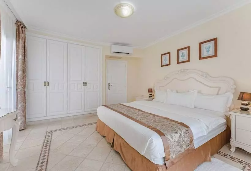 Flamingo Suites Boutique