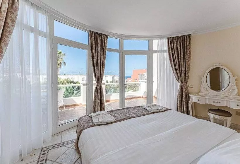 Flamingo Suites Boutique