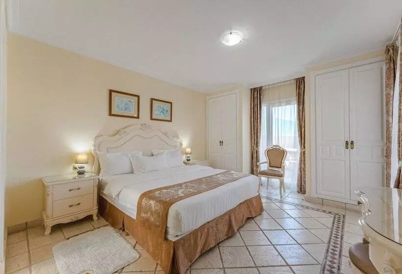 Flamingo Suites Boutique