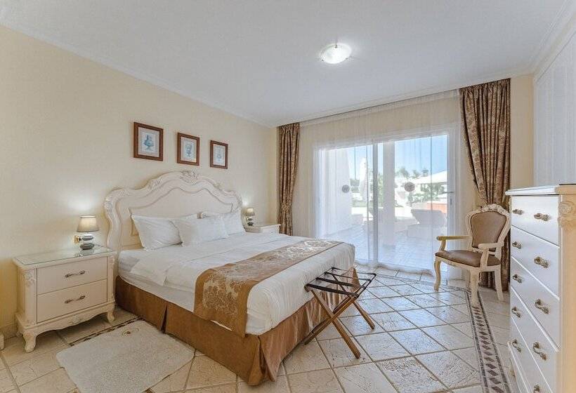 Flamingo Suites Boutique