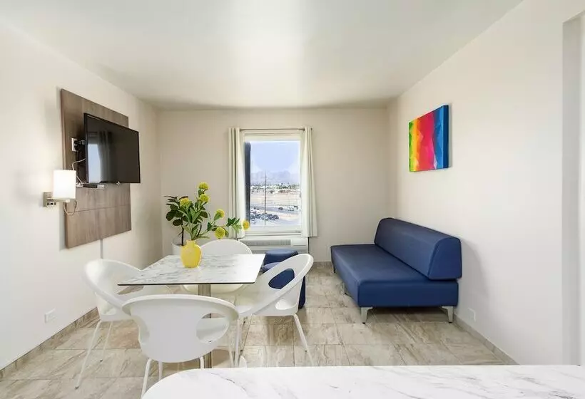 Hotel Mesaluna Near American Consulate