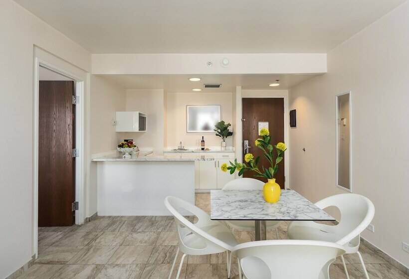 فندق Mesaluna Near American Consulate