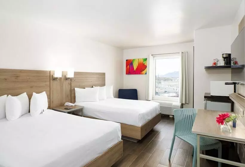 Hotel Mesaluna Near American Consulate