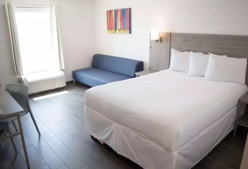 Hotel Mesaluna Near American Consulate