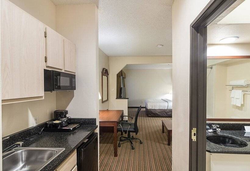 هتل Quality Inn & Suites West Chase