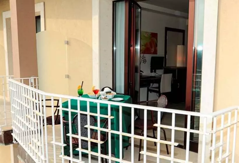 Отель Viola Palace