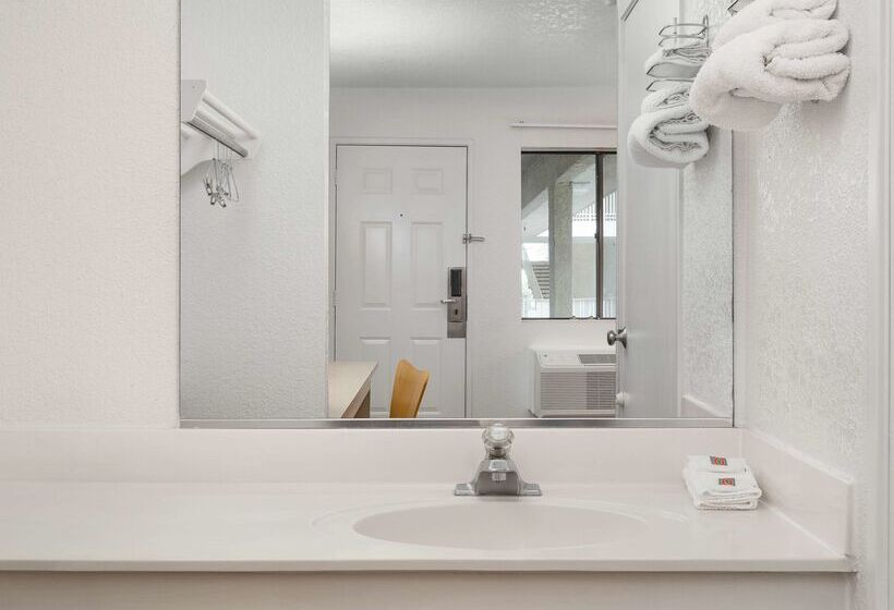 Motel 6 Buena Park, Ca Knotts Berry Farm Disneyland