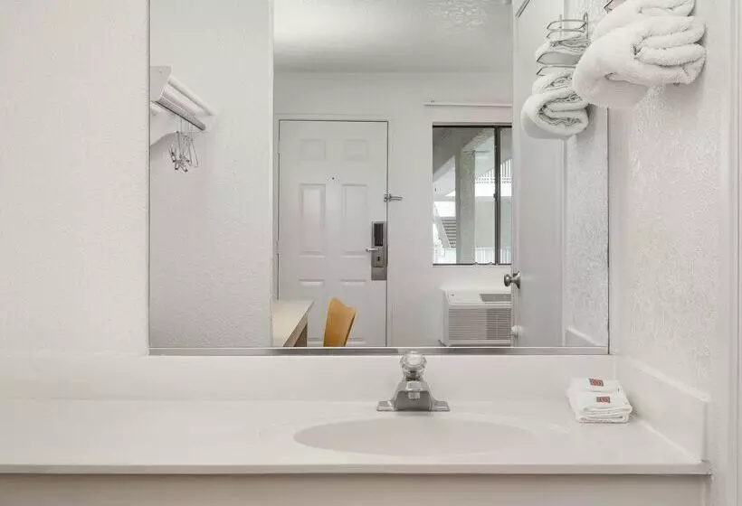 Motel 6 Buena Park, Ca   Knotts Berry Farm   Disneyland