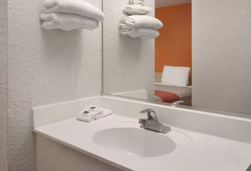 Motel 6 Buena Park, Ca   Knotts Berry Farm   Disneyland