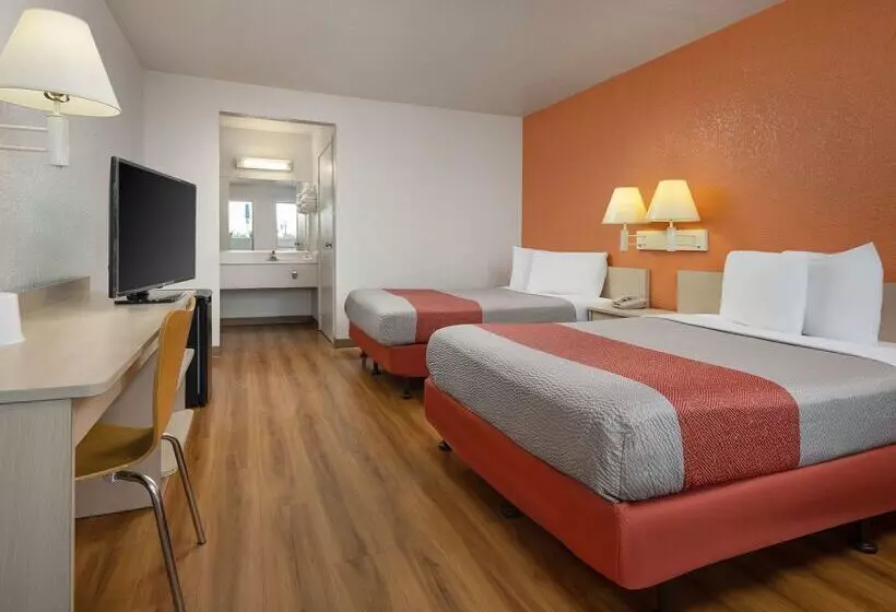 Motel 6 Buena Park, Ca   Knotts Berry Farm   Disneyland