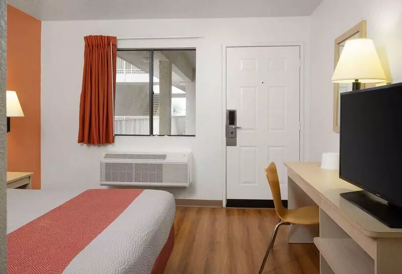 Motel 6 Buena Park, Ca   Knotts Berry Farm   Disneyland