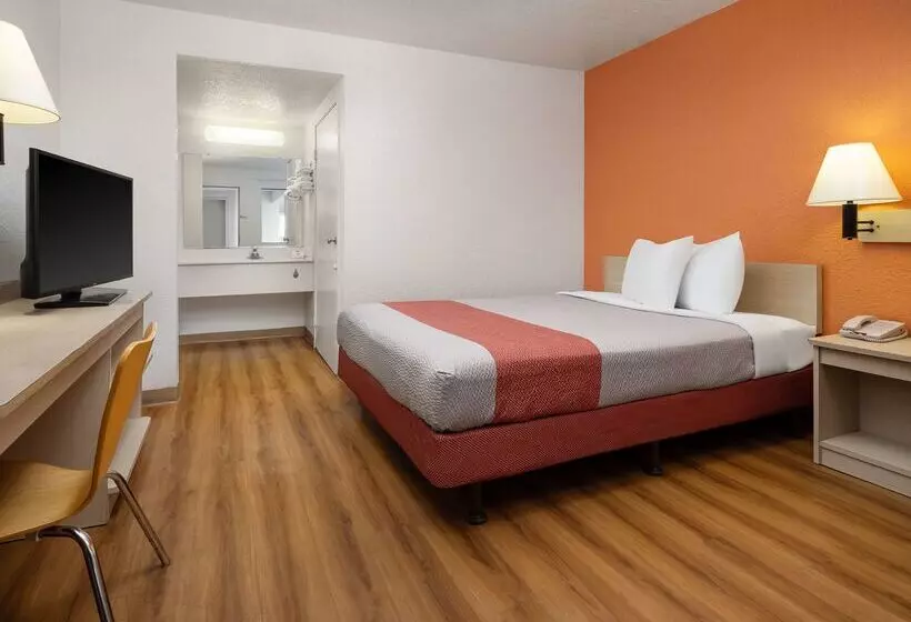 Motel 6 Buena Park, Ca   Knotts Berry Farm   Disneyland