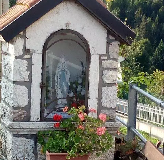 Hotelli Albergo Al Pino