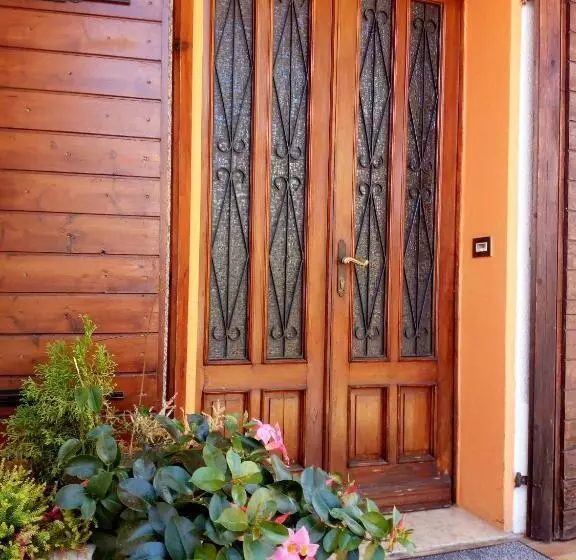 Hotelli Albergo Al Pino