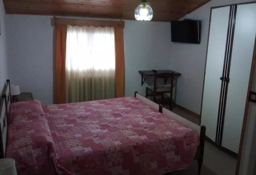 Hotelli Albergo Al Pino