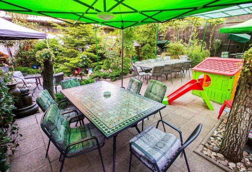 호텔 Roxy & Maryo  Restaurant  Terasa  Loc De Joaca Pentru Copii  Parcare Gratuita