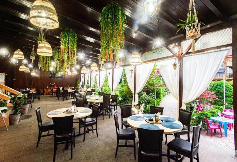 호텔 Roxy & Maryo  Restaurant  Terasa  Loc De Joaca Pentru Copii  Parcare Gratuita