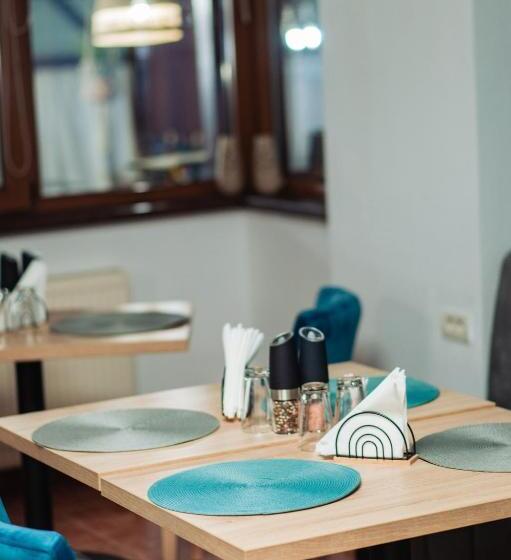 호텔 Roxy & Maryo  Restaurant  Terasa  Loc De Joaca Pentru Copii  Parcare Gratuita