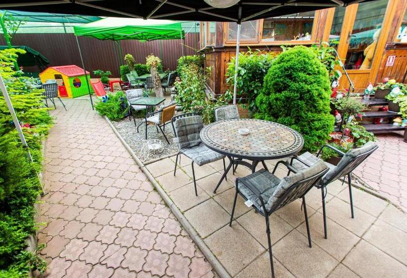 호텔 Roxy & Maryo  Restaurant  Terasa  Loc De Joaca Pentru Copii  Parcare Gratuita