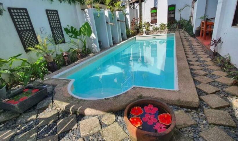 Reddoorz Plus @ Evangeline Beach Resort