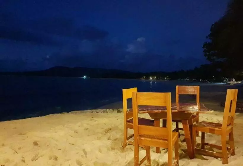 Reddoorz Plus @ Evangeline Beach Resort