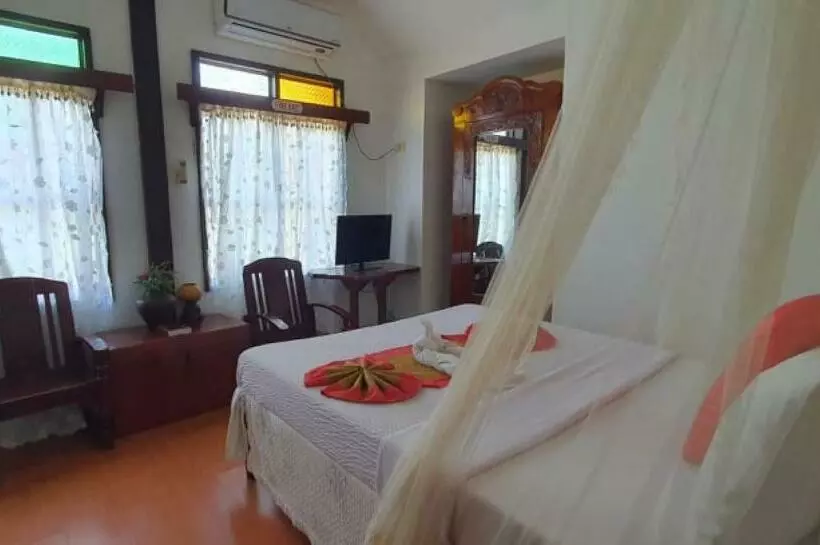 Reddoorz Plus @ Evangeline Beach Resort