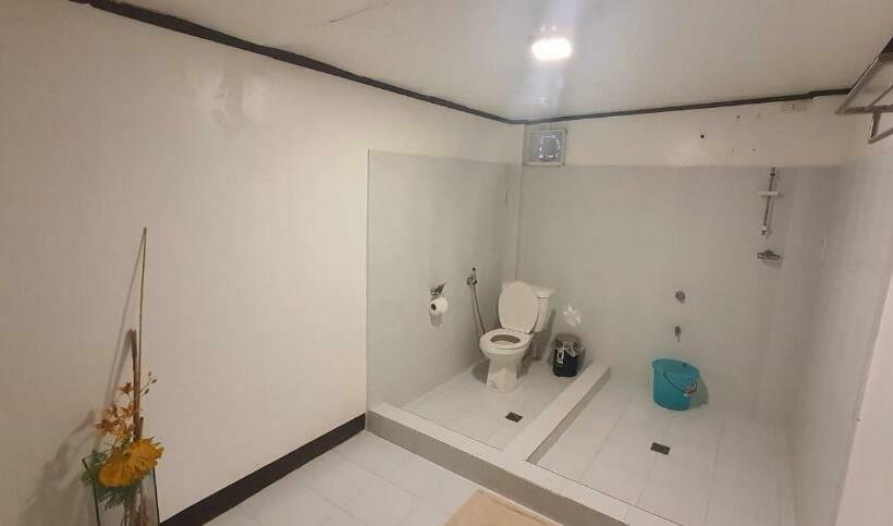 Reddoorz Plus @ Evangeline Beach Resort