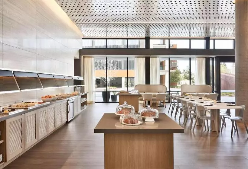Ac Hotel By Marriott Sunnyvale Moffett Park