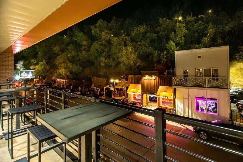 هتل Four Points By Sheraton Deadwood