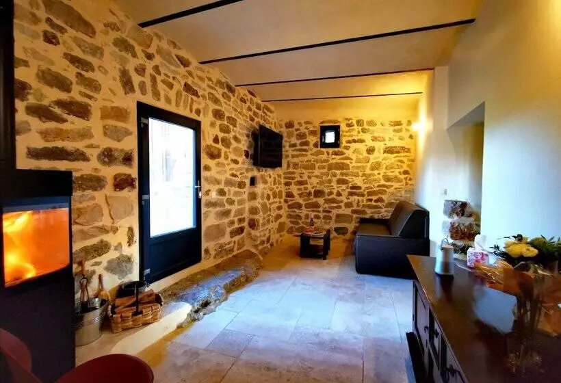 ペンション Magnifique Gîte En Pierres 6 Personnes Avec Piscine Privée Ardèche Plein Sud