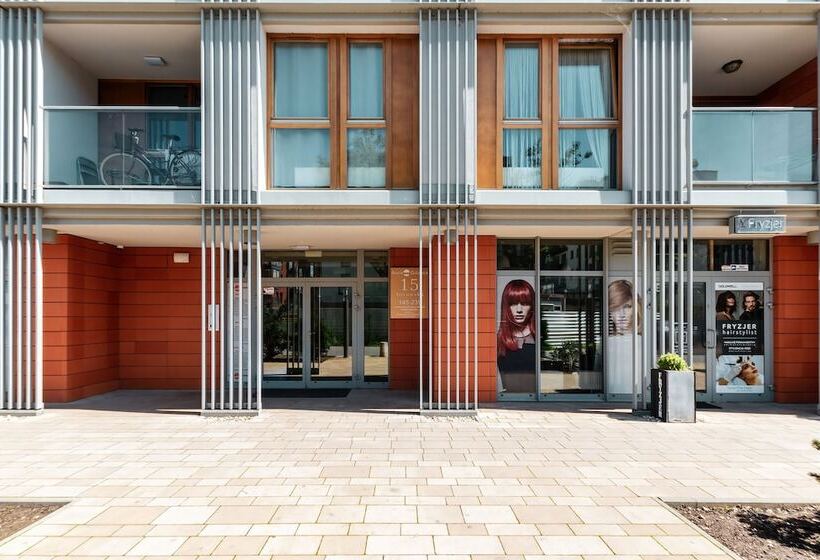 Stunning 2 Bedroom Apartment & Motlawa River View In Gdańsk By Noclegi Renters