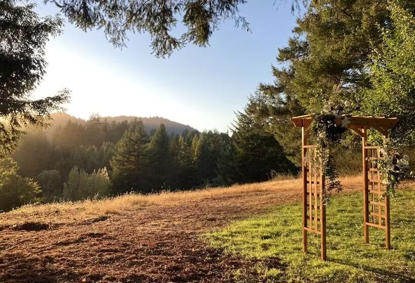 Hostelli The Stavrand Russian River Valley