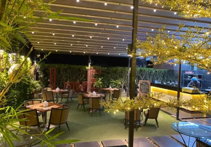 ホテル Crowne Plaza Dhaka Gulshan