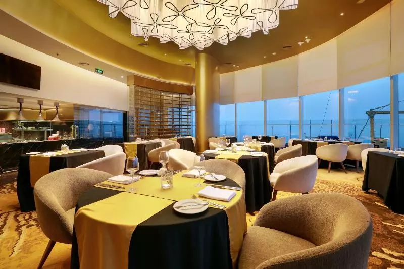 ホテル Crowne Plaza Dhaka Gulshan