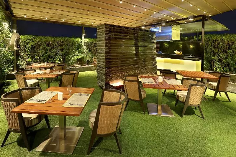 ホテル Crowne Plaza Dhaka Gulshan