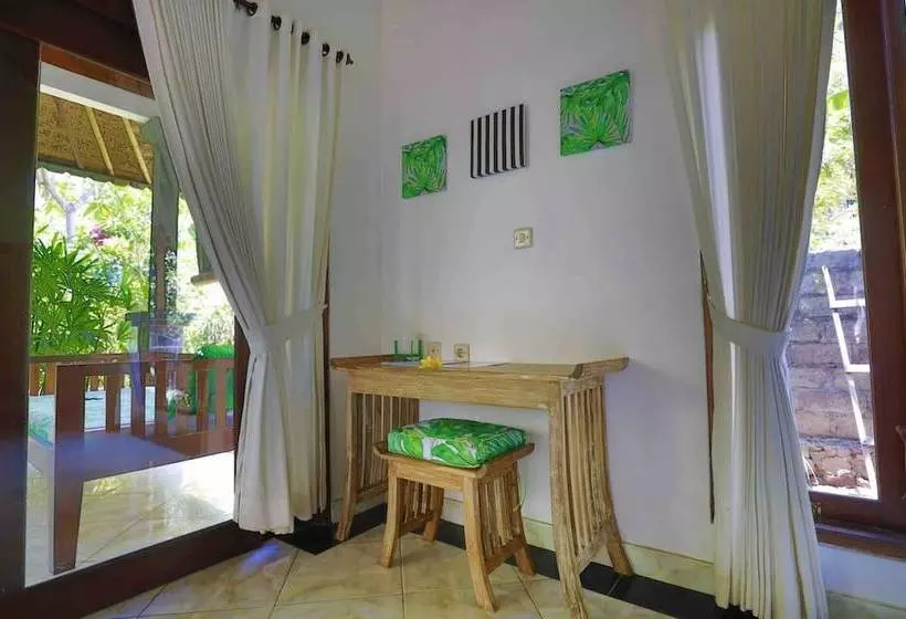 Kirana Homestay  Leaf Bungalow