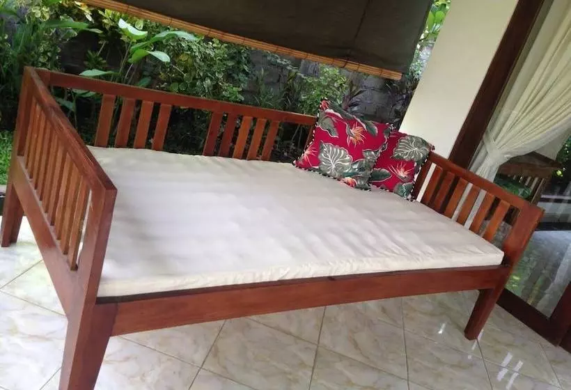 Kirana Homestay  Leaf Bungalow