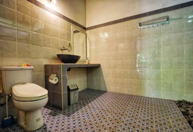 Kirana Homestay  Leaf Bungalow