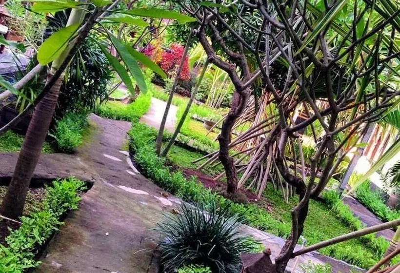 Kirana Homestay  Leaf Bungalow