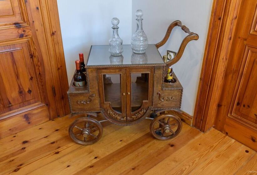 Orloff Legacy Suites Hydra