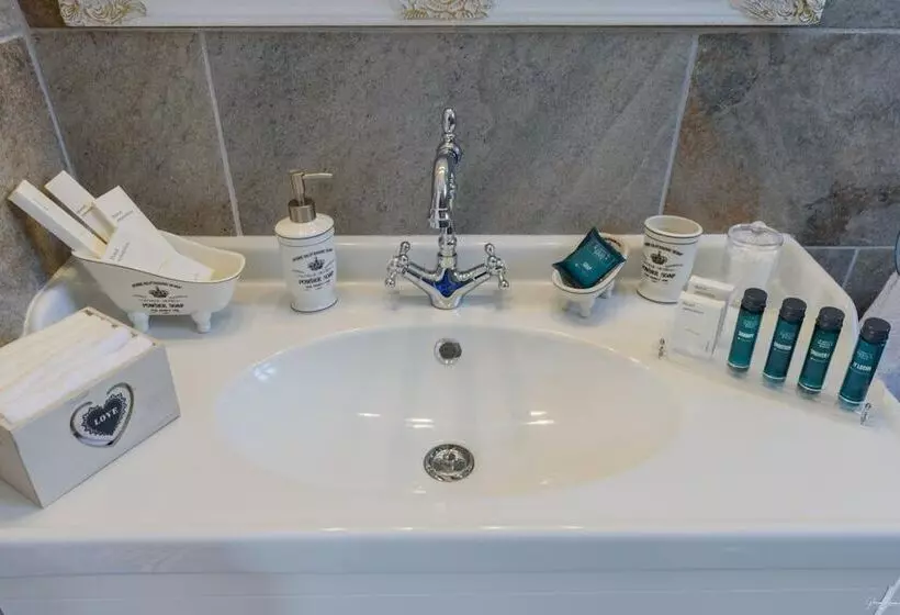 Orloff Legacy Suites Hydra