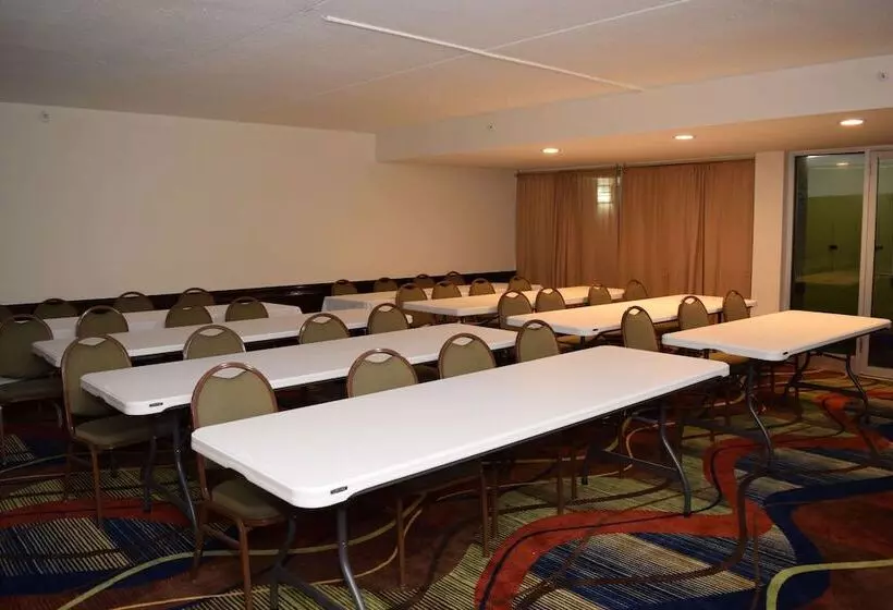 Hotelli Baymont By Wyndham Addison