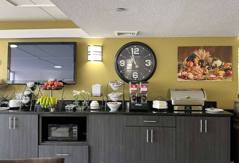 Отель Baymont By Wyndham Addison