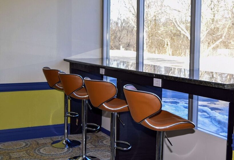 Отель Baymont By Wyndham Addison