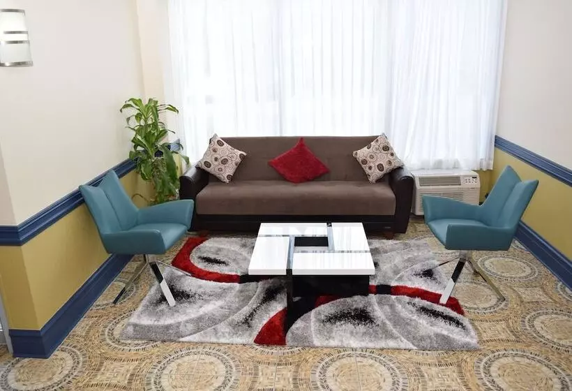 Hotelli Baymont By Wyndham Addison