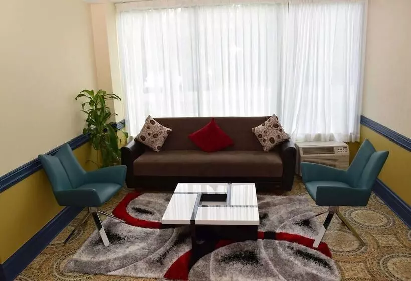 Hotelli Baymont By Wyndham Addison